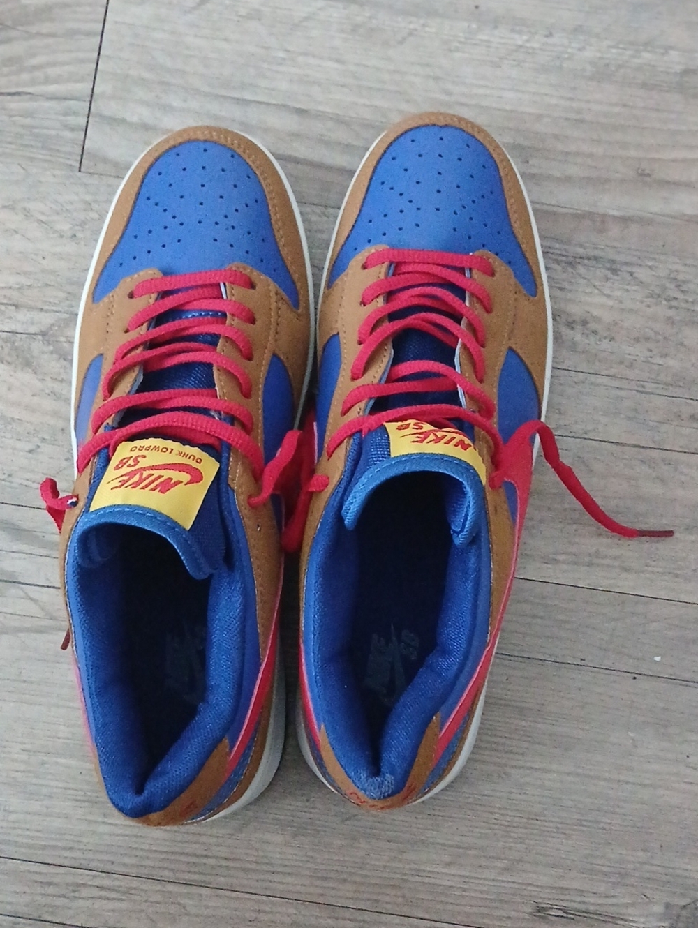 Nike Brown and Blue Low-Top Sneakers with Pink Laces
